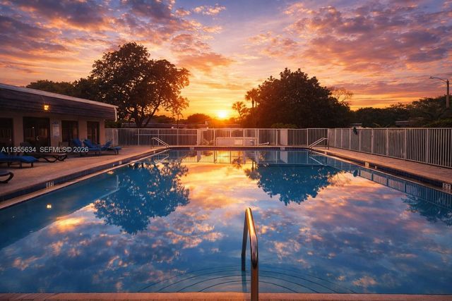 5700 White Hickory Cir, Tamarac, FL 33319