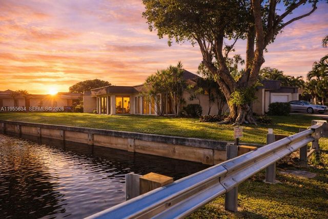 5700 White Hickory Cir, Tamarac, FL 33319