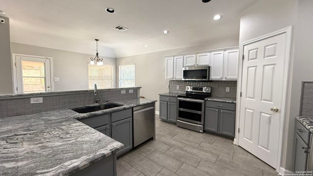 9402 Anderson, Converse, TX 78109