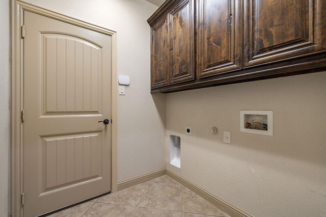 100 Rhinestone CV, Liberty Hill, TX 78642