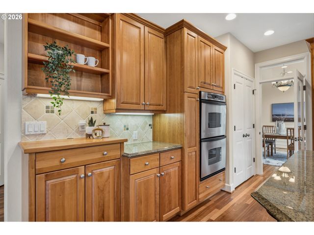 2760 Nw BIRKENDENE St, Portland, OR 97229