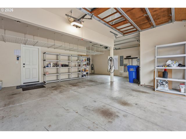 2760 Nw BIRKENDENE St, Portland, OR 97229