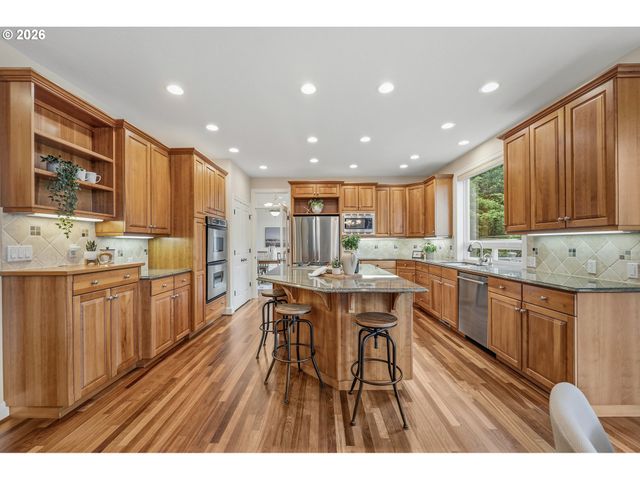 2760 Nw BIRKENDENE St, Portland, OR 97229