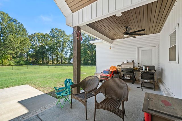 110 JB Ln, El Paso, AR 72045