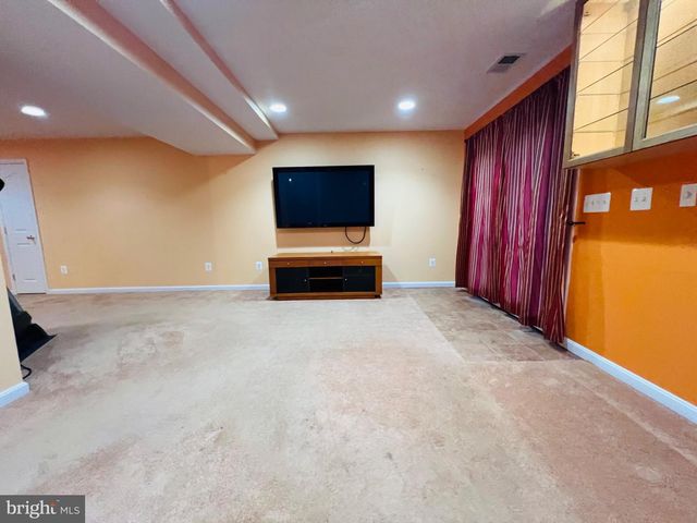 2022 MCNAMERA CT, Woodbridge, VA 22191