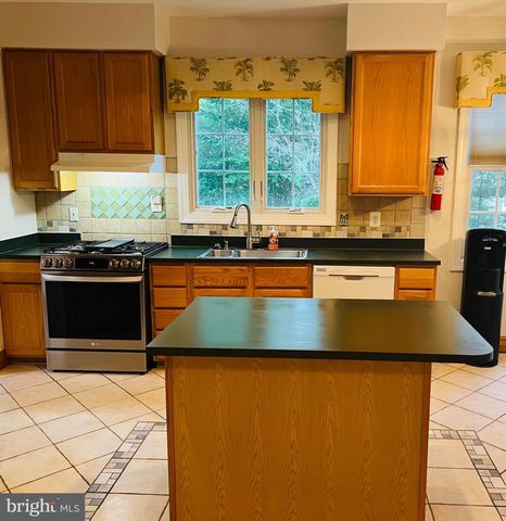 2022 MCNAMERA CT, Woodbridge, VA 22191