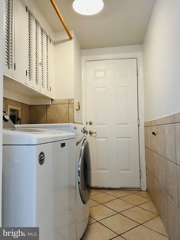 2022 MCNAMERA CT, Woodbridge, VA 22191