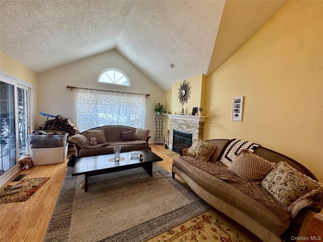 7 Juniper Lane, Pawling, NY 12564