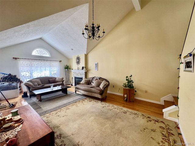 7 Juniper Lane, Pawling, NY 12564