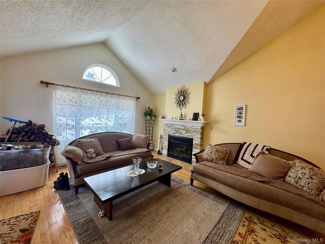 7 Juniper Lane, Pawling, NY 12564