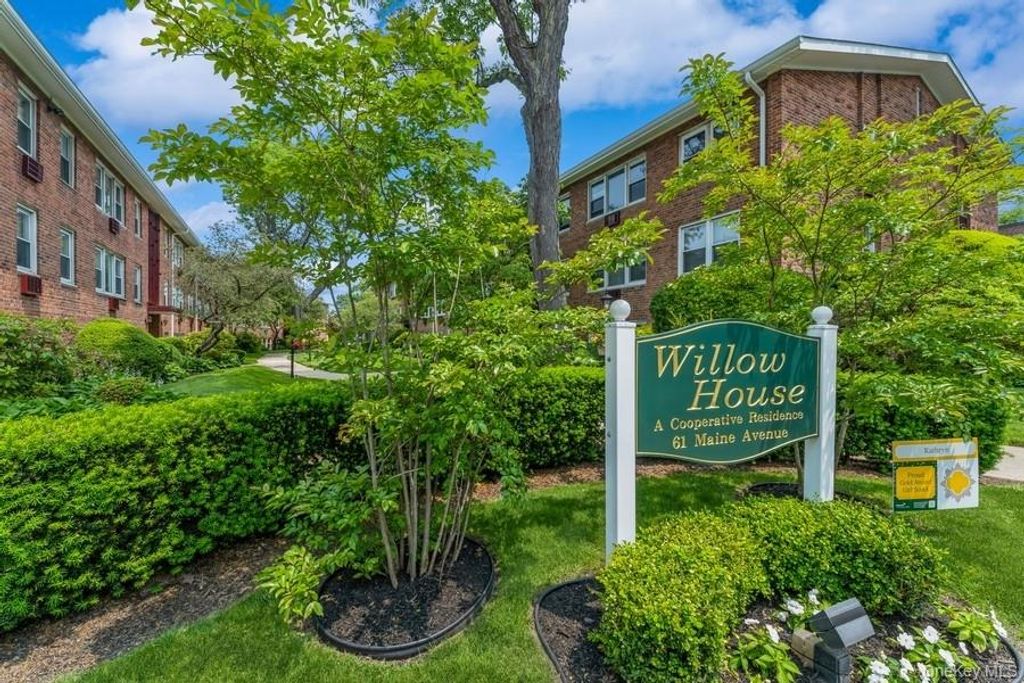 61 Maine Avenue E5, Rockville Centre, NY 11570 — exterior