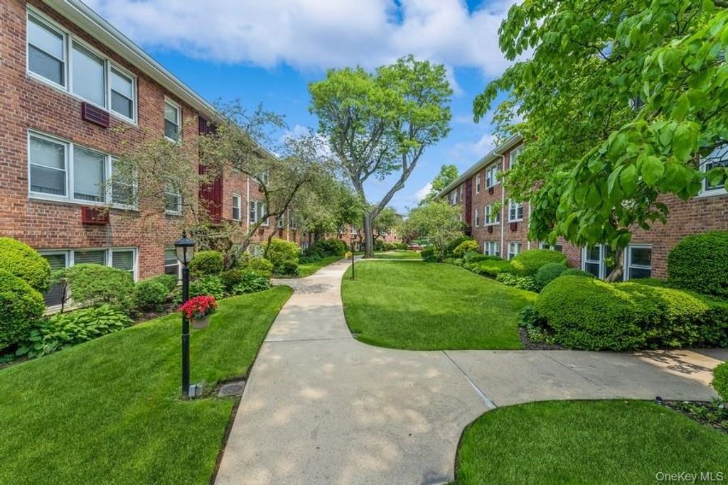 61 Maine Avenue E5, Rockville Centre, NY 11570 — photo 3
