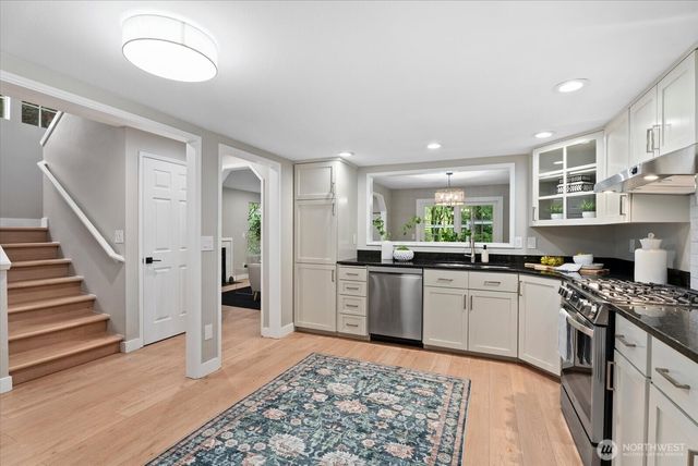 13514 NE 89th Court, Redmond, WA 98052