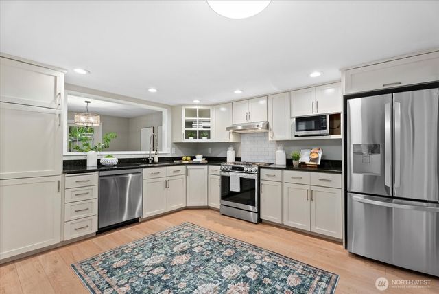 13514 NE 89th Court, Redmond, WA 98052