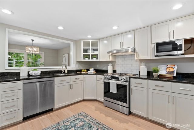 13514 NE 89th Court, Redmond, WA 98052