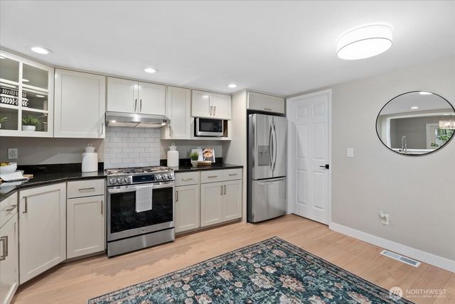 13514 NE 89th Court, Redmond, WA 98052