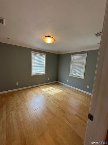 73 Midway Oval, Groton, CT 06340