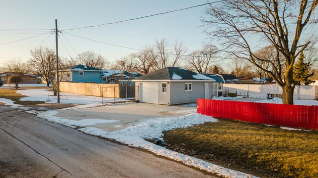 1035 8th Avenue, Belvidere, IL 61008