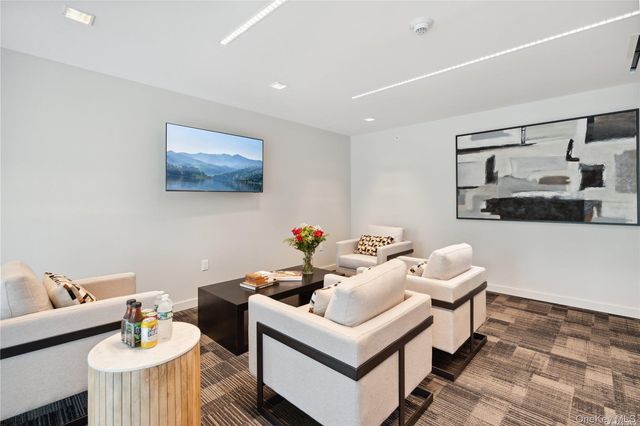 218 Middle Neck Road 311, Great Neck, NY 11021