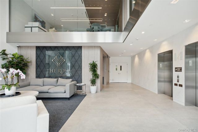 218 Middle Neck Road 311, Great Neck, NY 11021