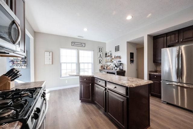 10165 Clay Bridge Drive, Noblesville, IN 46060