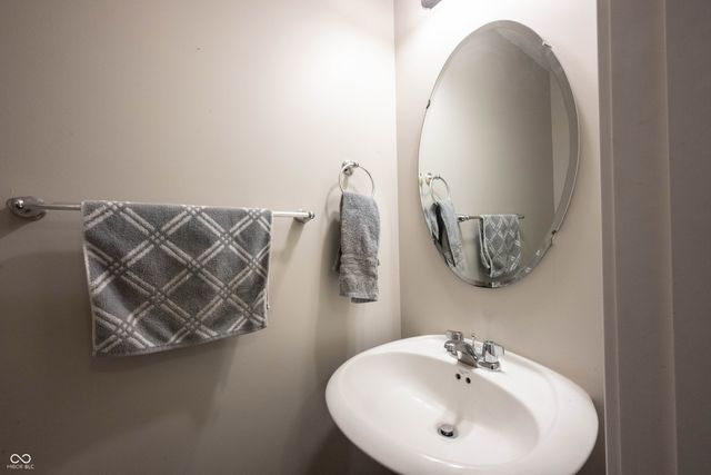 10165 Clay Bridge Drive, Noblesville, IN 46060