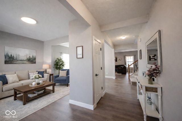 10165 Clay Bridge Drive, Noblesville, IN 46060