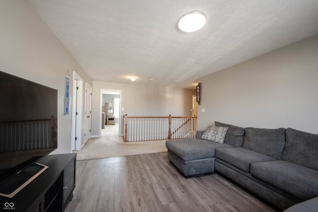 10165 Clay Bridge Drive, Noblesville, IN 46060