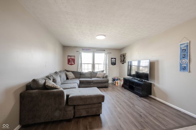 10165 Clay Bridge Drive, Noblesville, IN 46060