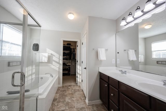 10165 Clay Bridge Drive, Noblesville, IN 46060