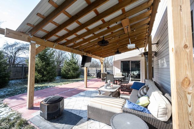 10165 Clay Bridge Drive, Noblesville, IN 46060