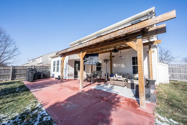 10165 Clay Bridge Drive, Noblesville, IN 46060