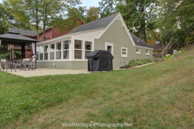 21660 Brady Lake Boulevard, Aetna Twp, MI 49336