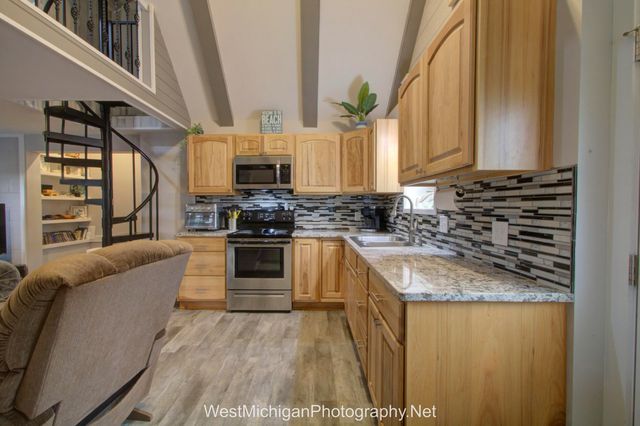 21660 Brady Lake Boulevard, Aetna Twp, MI 49336