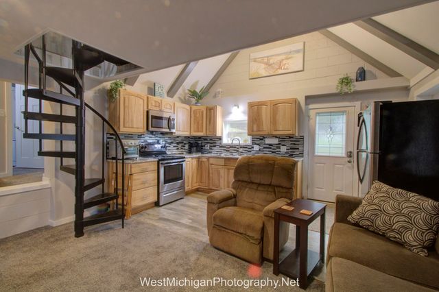 21660 Brady Lake Boulevard, Aetna Twp, MI 49336