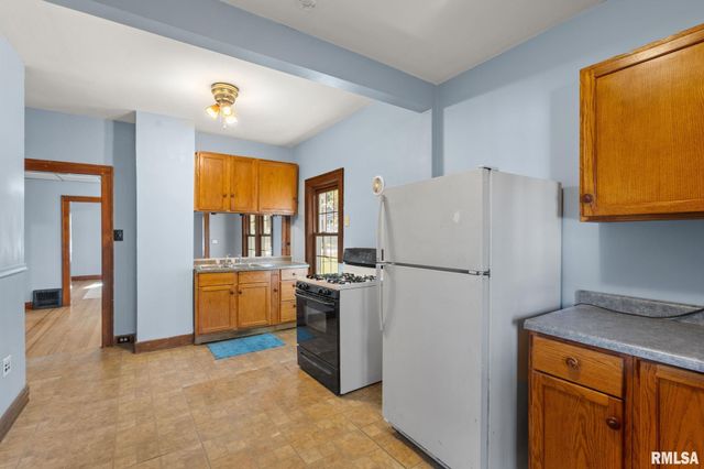 313 N 20TH Street, East Moline, IL 61244