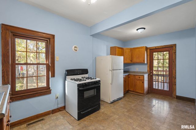 313 N 20TH Street, East Moline, IL 61244