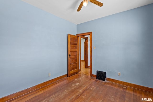 313 N 20TH Street, East Moline, IL 61244