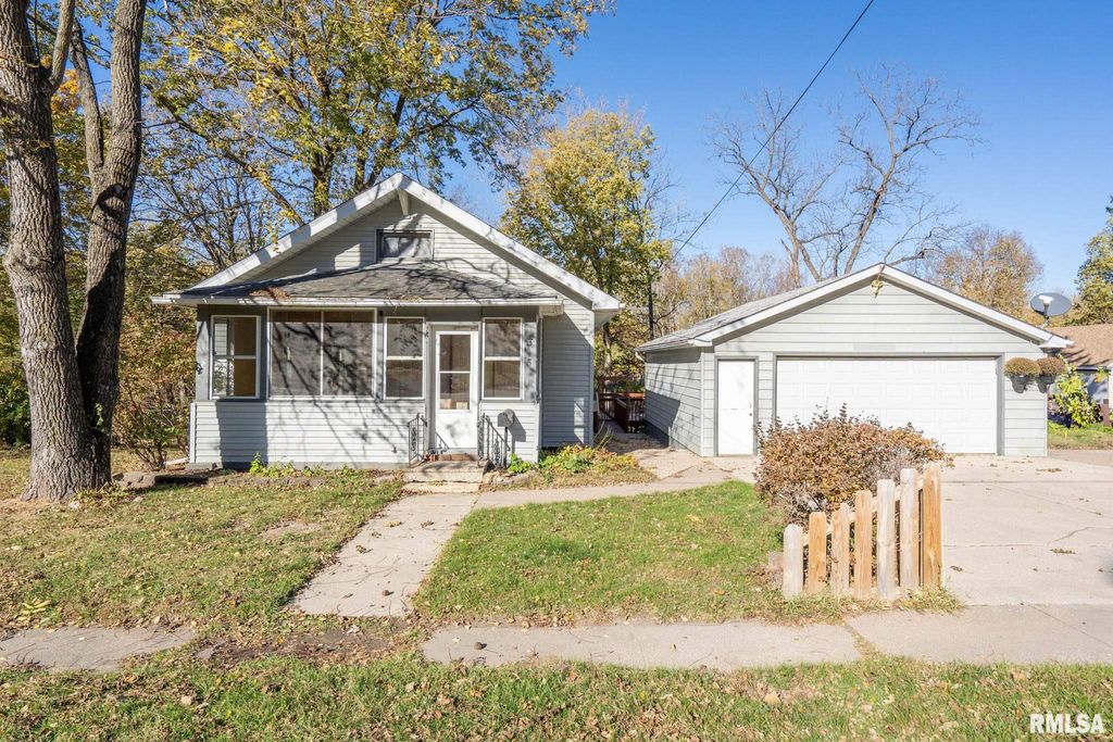 313 N 20TH Street, East Moline, IL 61244