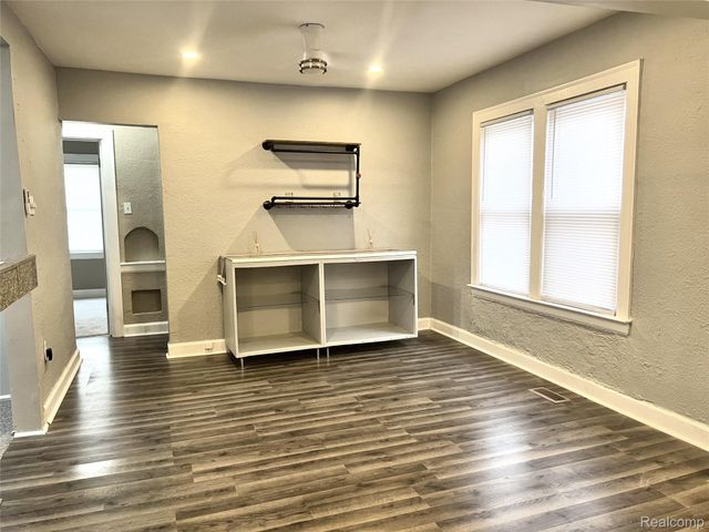 16230 Griggs Street, Detroit, MI 48221