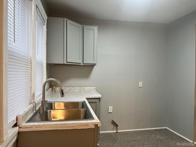 16230 Griggs Street, Detroit, MI 48221