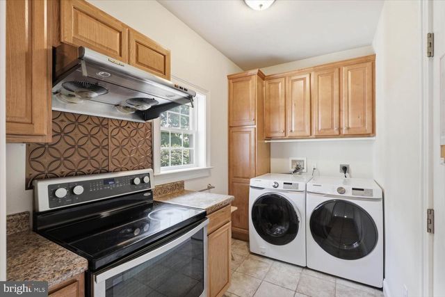 379 ECKER DR, Lititz, PA 17543