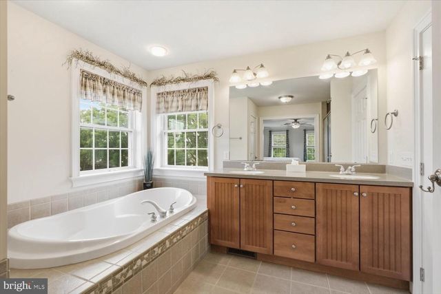 379 ECKER DR, Lititz, PA 17543