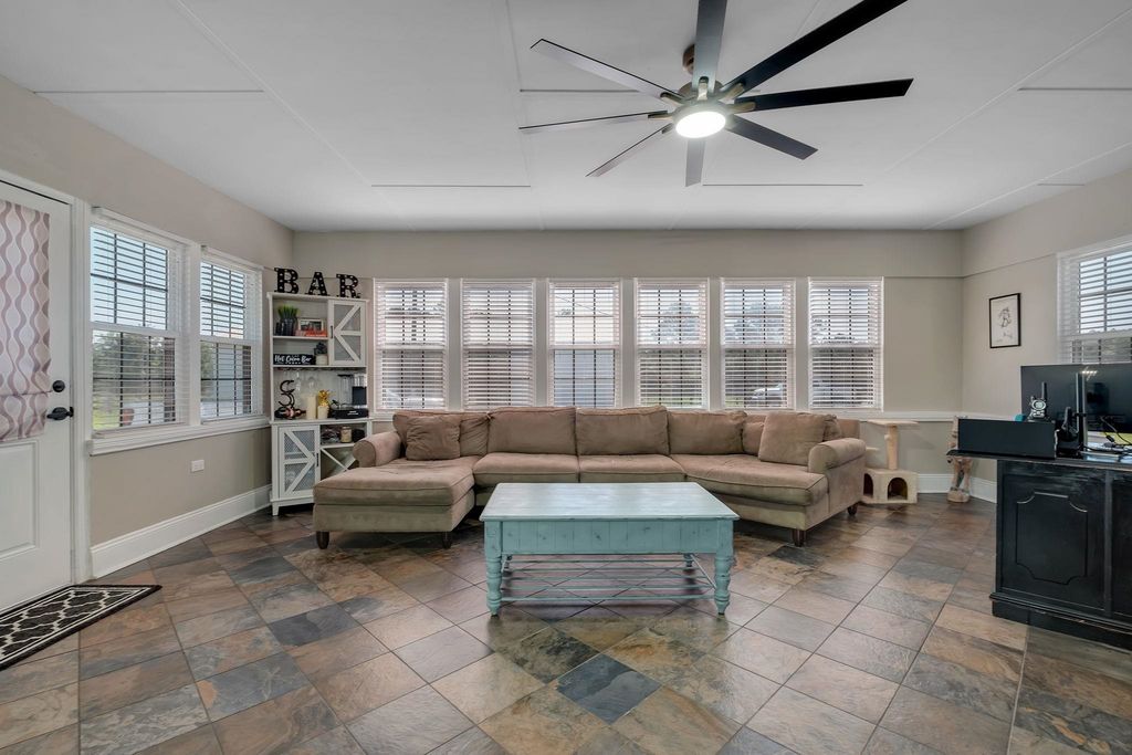 Image 14 of property listing at 289 Mockingbird Lane, Chattahoochee, FL 32324