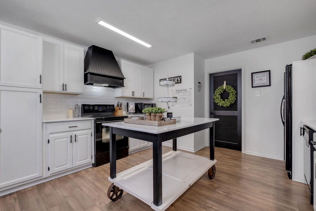 Image 21 of property listing at 289 Mockingbird Lane, Chattahoochee, FL 32324