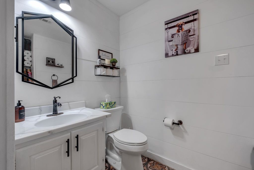 Image 24 of property listing at 289 Mockingbird Lane, Chattahoochee, FL 32324
