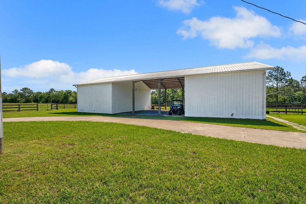 Image 38 of property listing at 289 Mockingbird Lane, Chattahoochee, FL 32324