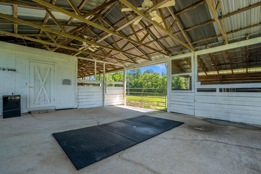 Image 41 of property listing at 289 Mockingbird Lane, Chattahoochee, FL 32324