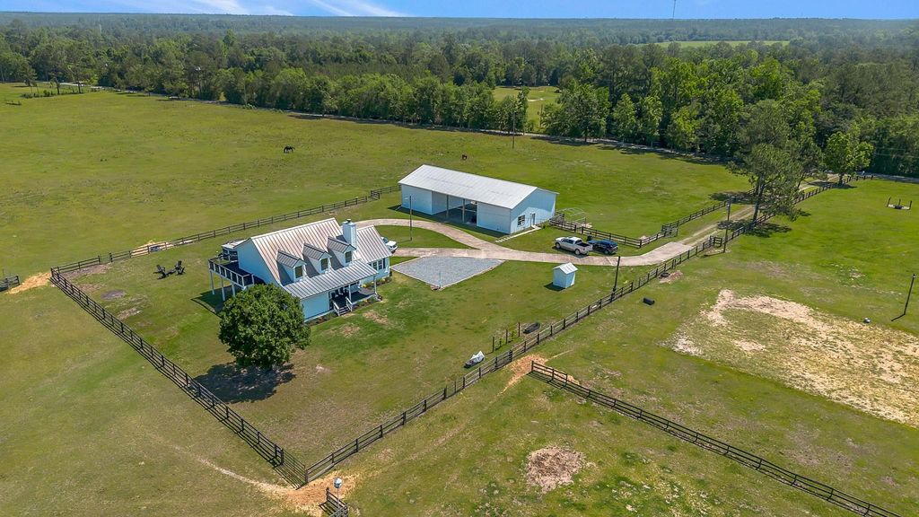 Image 50 of property listing at 289 Mockingbird Lane, Chattahoochee, FL 32324