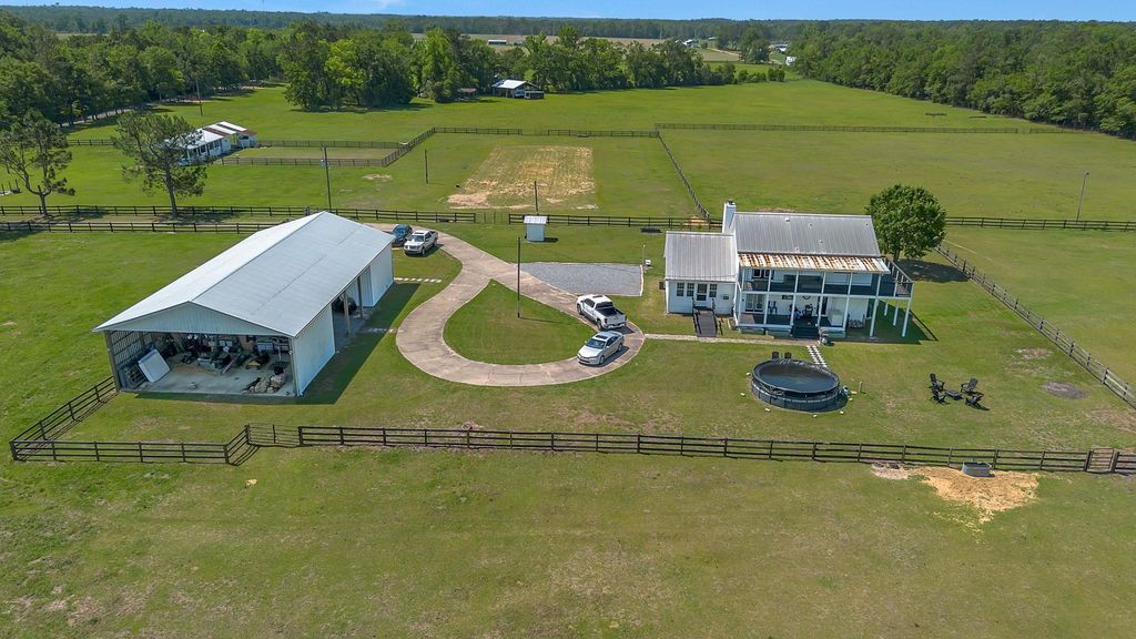 Image 55 of property listing at 289 Mockingbird Lane, Chattahoochee, FL 32324